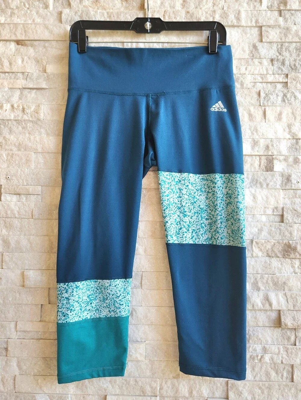 EUC Adidas Womens Climalite Capri Leggings Size M Blue Teal Speckled Colorblock